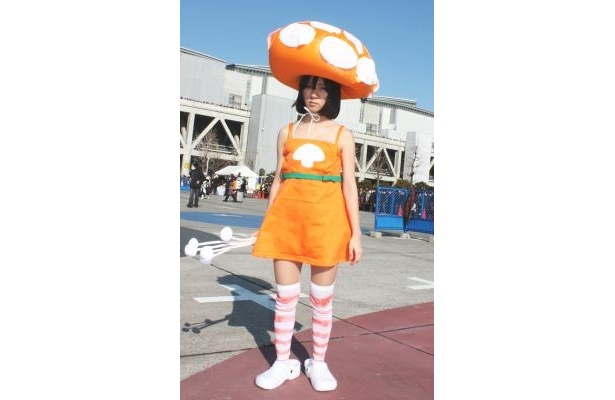 アーティスティックな雰囲気を醸し出すmomoさん(23歳)