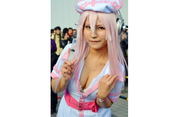 総動員数50万人突破！ 「コミケ81」にセクシーコスプレイヤーが大集結