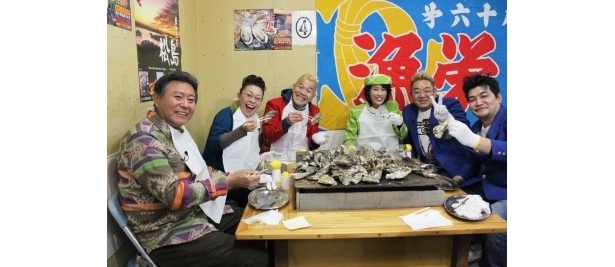 松島で蒸し焼きのカキを堪能