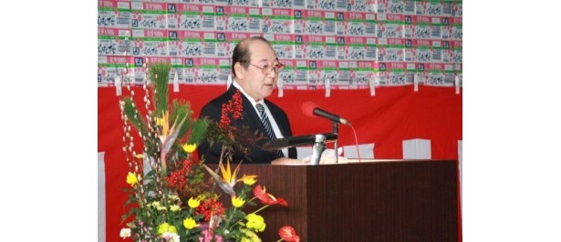 新年の挨拶を述べるオリオンビール・嘉手苅義男社長