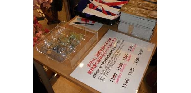 整理券は店頭で配布。30分ごとの入店時間で並ばずスムーズに入れる