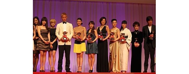 【写真】AKB48の大島優子さん、サッカー選手の本田圭佑さん、少女時代らも登場