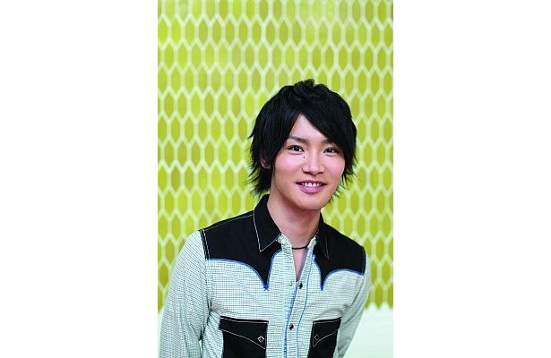 細谷佳正