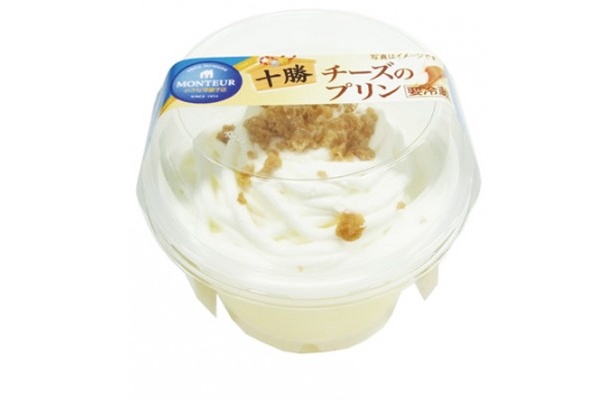 「十勝チーズのプリン（￥210）」十勝産チーズペーストをブレンドしたプリンにチーズクリームとアーモンドクランチをトッピング!