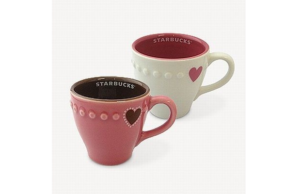 ドット×ハートがカワイイ「コレクタブルデミハートドット」(各700円/120ml)は同じデザインの大きなマグ(各1300円/410ml)も
