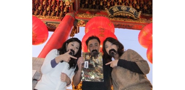 『三国志英傑伝 関羽』宣伝スタッフチームが商売の神として関羽が祀られている横浜中華街・横浜關帝廟へ