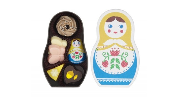 マトリョーシカをかたどった小さなチョコも入っている