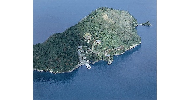 琵琶湖の竹生島