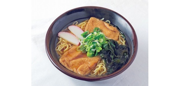 優しい風味のダシが玉子麺によく絡んだ「和風きつねラーメン」