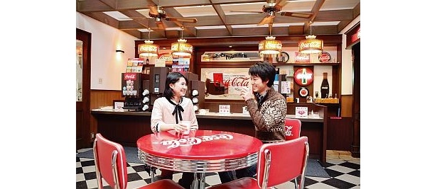 【写真】コカ・コーラの飲み比べも無料！ 生産ラインの見学やコカ・コーラグッズも