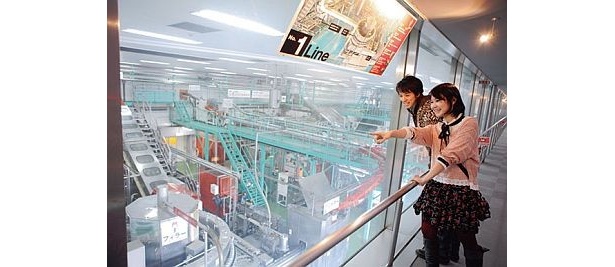 生産ラインは、子供にも見やすい上からの見学なのが嬉しい