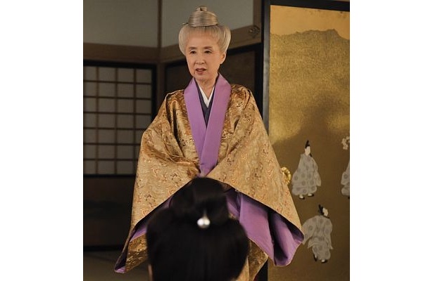 国母(こくぼ)役の八千草薫