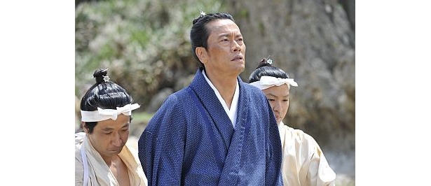 津波古(つはこ)役の遠藤憲一