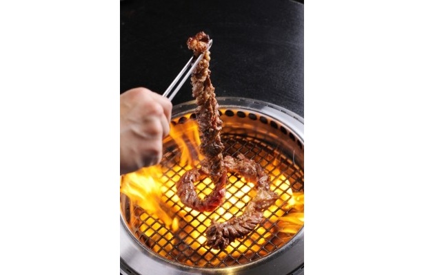 丸ごと焼いた後に切り分けて食べる。口コミでリピーターが続出しているそう