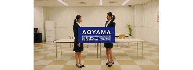 照れたように笑って向かい合う2人が可愛らしい