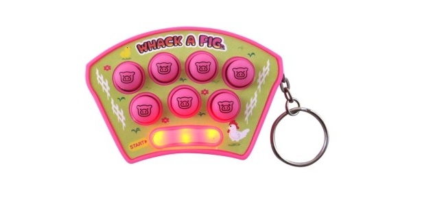 同時発売の「ピッグたたきキーチェーン」（1260円）