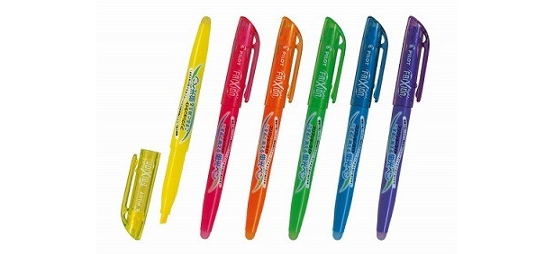 2008年10月に発売の蛍光ペン「フリクションライト」(105円)