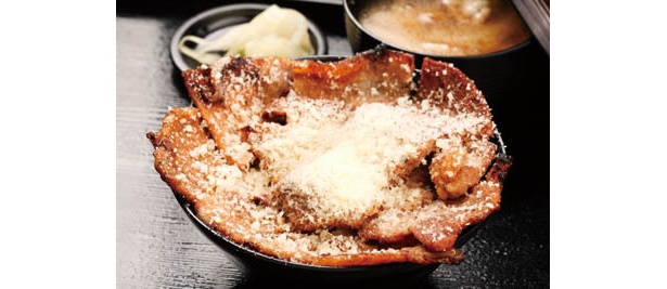 これが東京限定のトムチーズかけホエー豚丼だ！