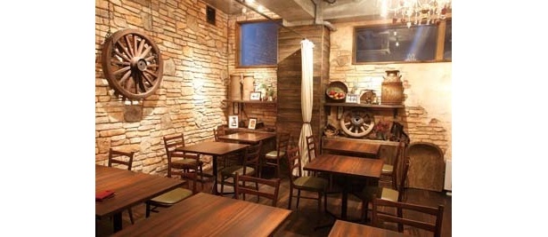 店内は、北海道と南フランスをイメージしたつくり