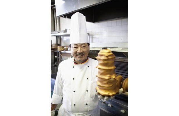 ユーハイム神戸工場長・製菓マイスターの安藤明さんとバウムクーヘンを焼きあげましょう！