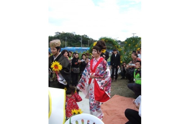 あでやかな沖縄伝統「紅型」衣装