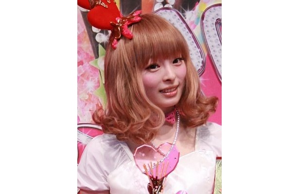 「女子校だったので、友チョコはあげていました」と笑顔