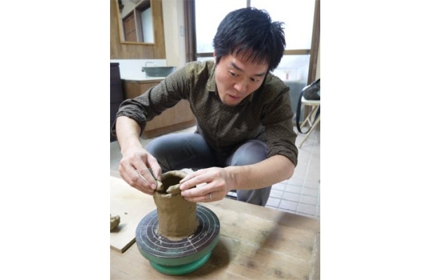 「田村陶芸展示館」では、大谷焼の作陶体験も