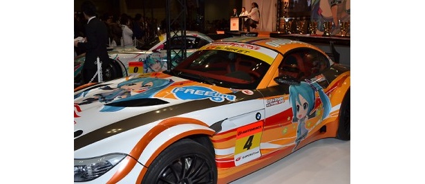 初音ミクがデザインされた痛車も展示