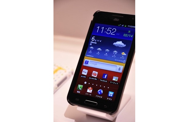 WiMAX搭載のGALAXY S Ⅱ。約4.7インチの“HD SUPER AMOLED”搭載の大画面は高精細。さらにWiMAXテザリングは8台まで可能。デュアルコアCPU搭載で操作感も快適だ