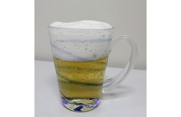 【写真】ジョッキに注ぐとビールそのもの！ だけどアルコール0.00％！ 試飲の様子はコチラ