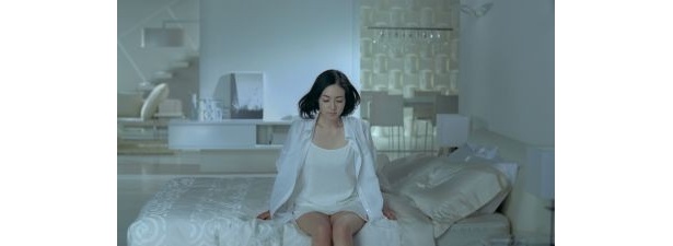 ベッドから立ち上がる霧島さん
