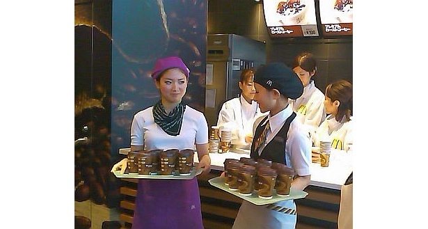 【写真】2月下旬まで、マクドナルドではSサイズのプレミアムローストコーヒーをお試し価格の100円で提供