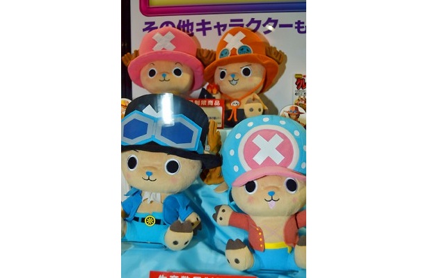 エースやサボの帽子を被ったチョッパーのぬいぐるみ