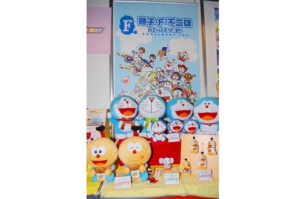 ドラえもんやコロ助のぬいぐるみも展示