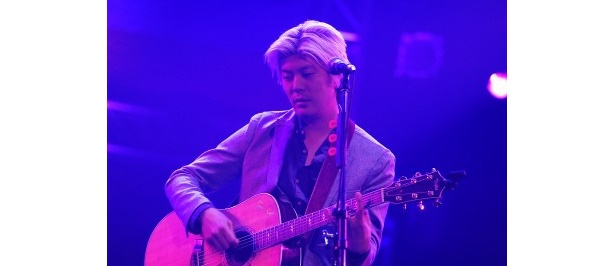 James Ihaソロとしては1998年に「Let It Come Down」を発表。3月14日()水にセカンドアルバム「Look To The Sky」をリリース