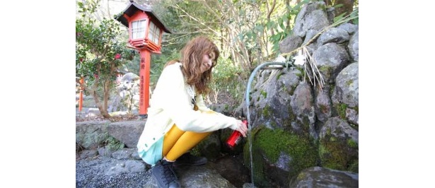 真名井の水を汲もう