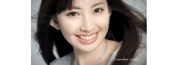 【写真】キュートな笑顔がまぶしい！TSUBAKI新CMに出演した小嶋陽菜さん
