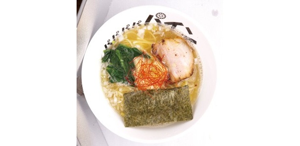 「パイナップルラーメン屋さん パパパパパイン」の“パイナップル塩ラーメン”。フルーティーな甘酸っぱさの後に、煮干しや昆布のダシがしみじみ広がる