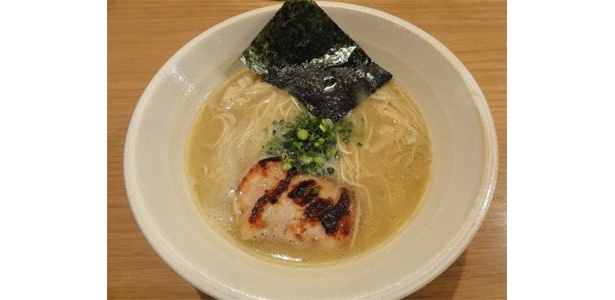 「鶏ポタラーメン THANK」の“ラーメン ぽてり”。鶏をじっくり煮込み、うま味を引き出した鶏白湯スープに、5種類以上の野菜で作ったポタージュスープをミックス