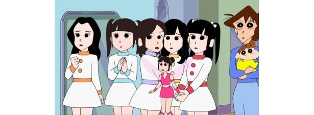 後列左から、菊地あやか、小森美果、仲川遥香、岩佐美咲、