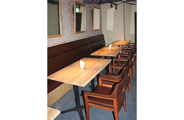 隠れ家的レストラン「kurkku cave」店内