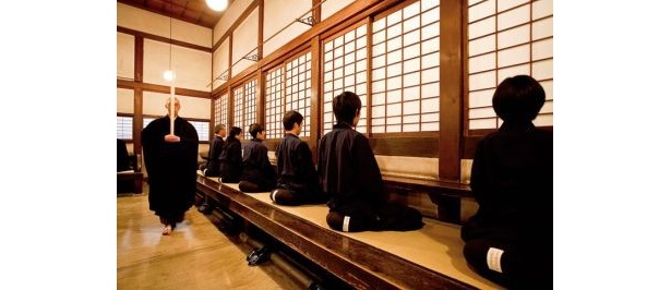 さらに禅ワールドに浸りたい人には、坐禅が出来る参禅(500円)も