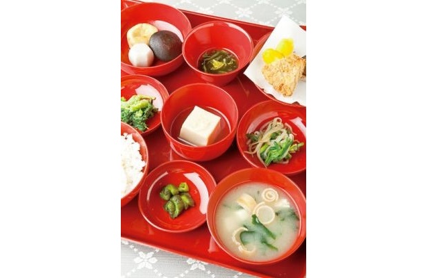 精進料理が付く写経会(3500円)も開催