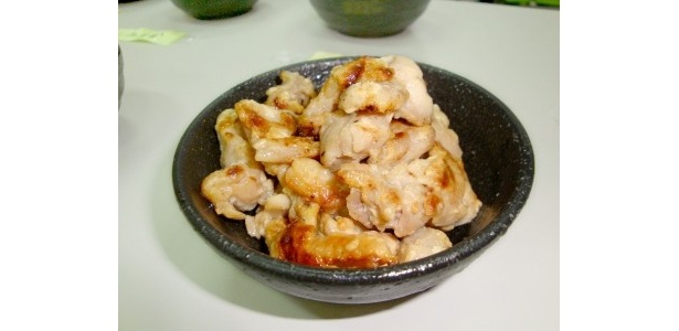 塩麹に漬けた鶏肉は、驚くほどお肉が柔らかくジューシーに仕上がる！
