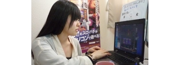 小針茜の部屋での様子