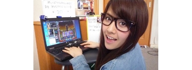 望月海羽の部屋での様子