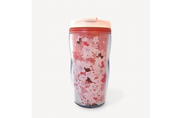 【写真を見る】白にピンクが透けて見える満開の桜がコーヒーを入れると“夜桜に早変わり！　ほか全ラインアップをチェック！