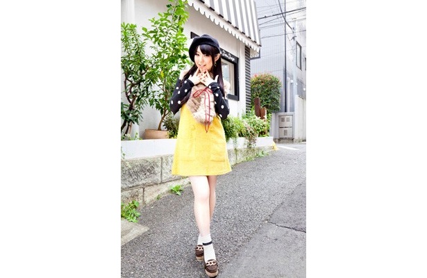 グループのリーダーであるKANAこと白戸佳奈ちゃん。黄色いワンピがキュート