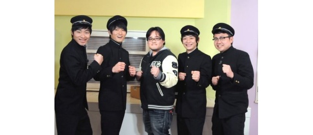 左からジャルジャル、赤堀弘樹D（関西テレビ）、銀シャリ