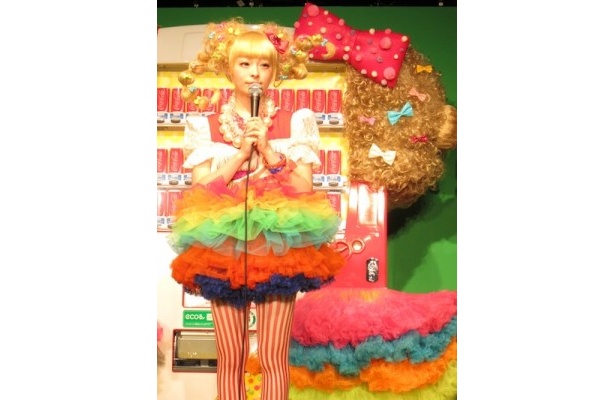 きゃりーぱみゅぱみゅのツインテールは針金入り！
